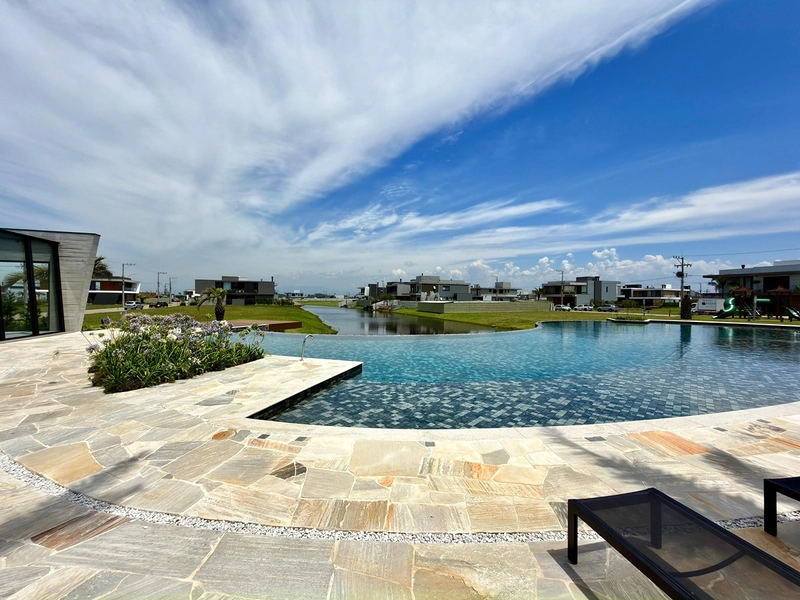 Lote/Terreno beira lago à venda no condomínio Amare Home Resort : 5ª foto da galeria de imagens do imóvel