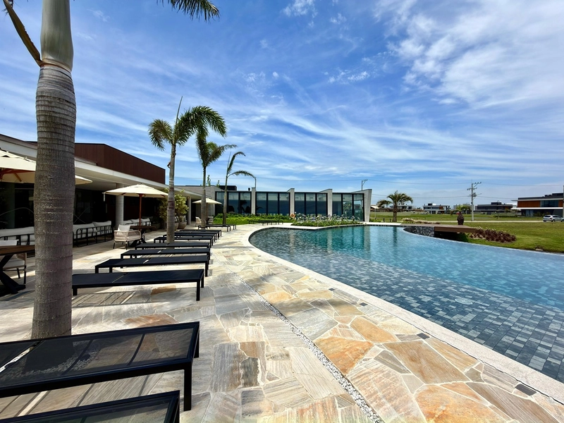 Lote/Terreno beira lago à venda no condomínio Amare Home Resort : 6ª foto da galeria de imagens do imóvel