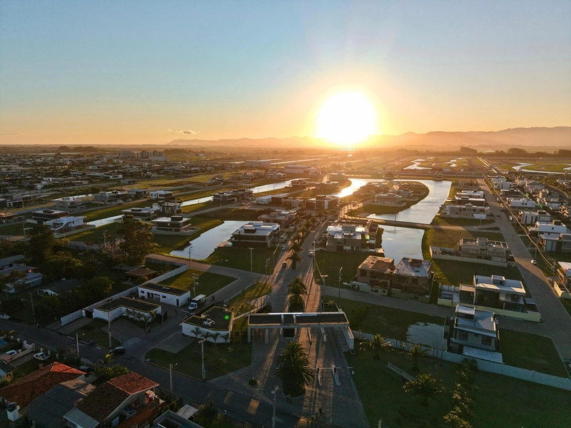 Lote/Terreno beira lago à venda no condomínio Amare Home Resort : 2ª foto da galeria de imagens do imóvel