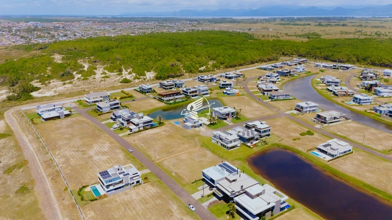 Sobrado beira lago à venda no condomínio Costa Serena: 36ª foto da galeria de imagens do imóvel