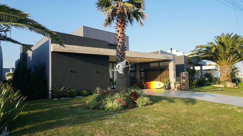 Casa à venda no Condomínio Riviera: 1ª foto da galeria de imagens do imóvel