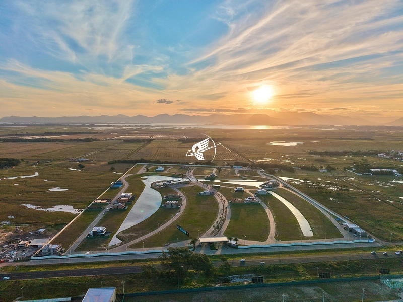 Lote/Terreno beira lago à venda no condomínio Allure Beach Condo: 6ª foto da galeria de imagens do imóvel