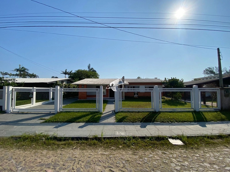 Casa à venda em Atlântida: 1ª foto da galeria de imagens do imóvel