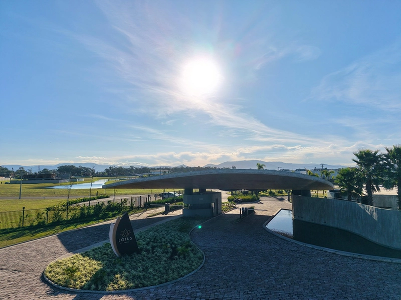 Lote/Terreno beira lago à venda no condomínio Lótus: 9ª foto da galeria de imagens do imóvel