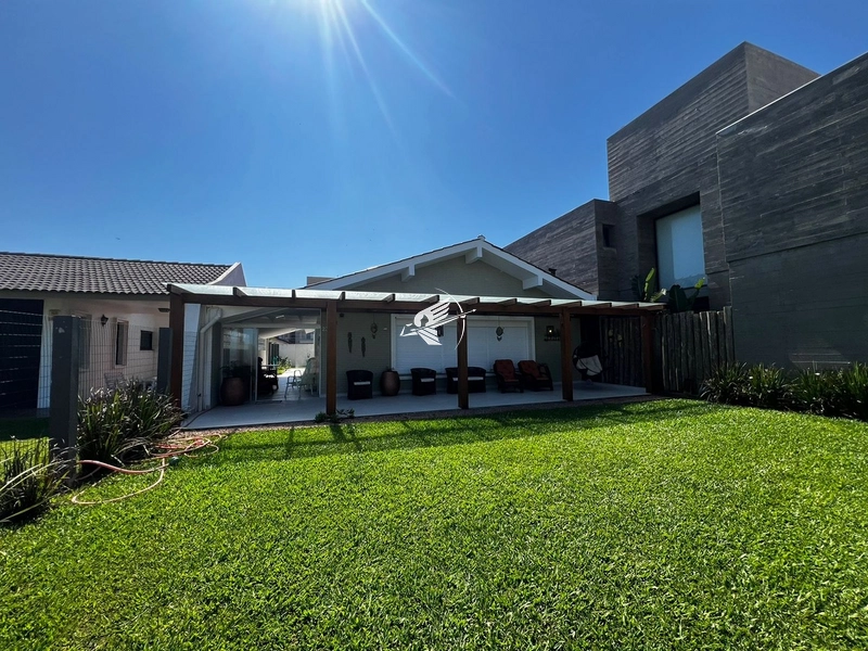 Casa à venda em Xangri-Lá: 2ª foto da galeria de imagens do imóvel