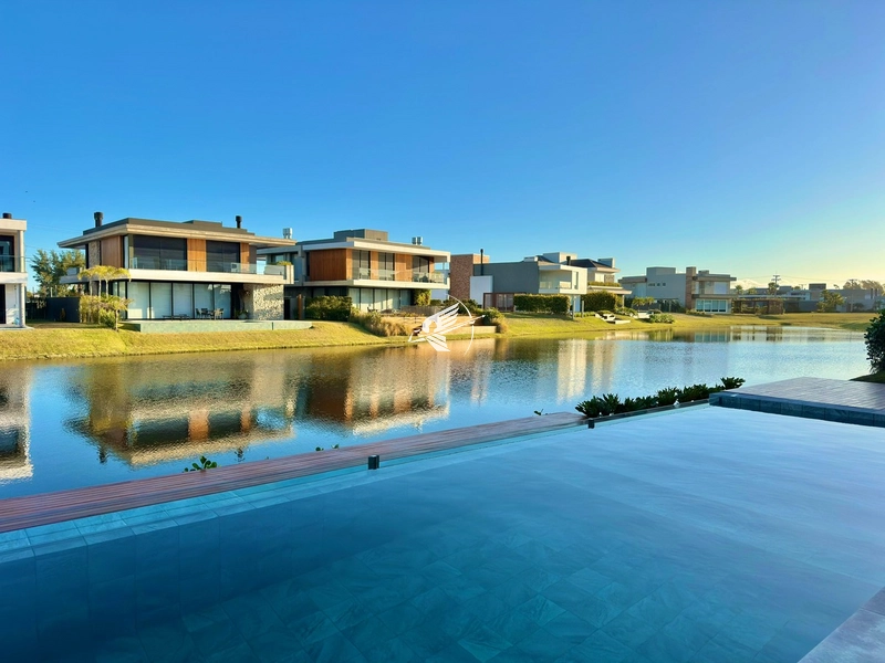 Sobrado beira lago no condomínio Celebration Condominium Club: 11ª foto da galeria de imagens do imóvel
