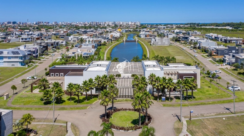 Lote/Terreno Beira Lago à venda no condomínio Capão Ilhas Resort: 1ª foto da galeria de imagens do imóvel