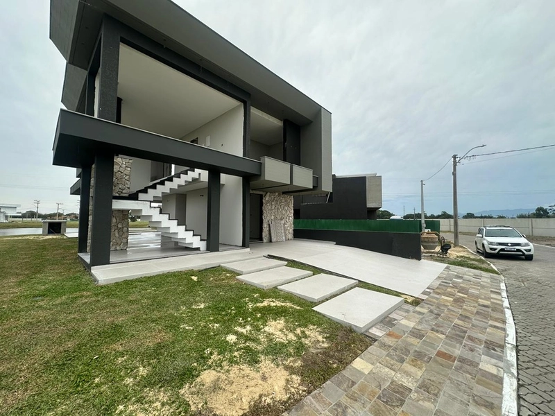 Sobrado beira lago no condomínio Allure Beach Condo: 2ª foto da galeria de imagens do imóvel