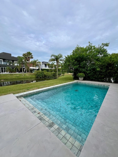 Casa beira lago no condomínio Enseada Lagos: 7ª foto da galeria de imagens do imóvel