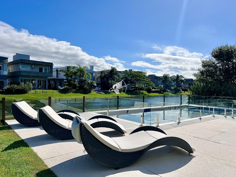 Casa Beira Lago à venda no Condomínio Enseada Lagos: 42ª foto da galeria de imagens do imóvel