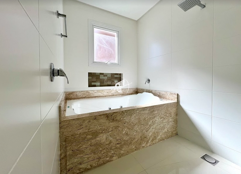 Casa Beira Lago à venda no Condomínio Enseada Lagos: 3ª foto da galeria de imagens do imóvel