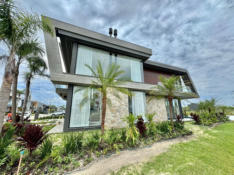 Sobrado beira lago no condomínio Sunset em Xangri-Lá: 3ª foto da galeria de imagens do imóvel
