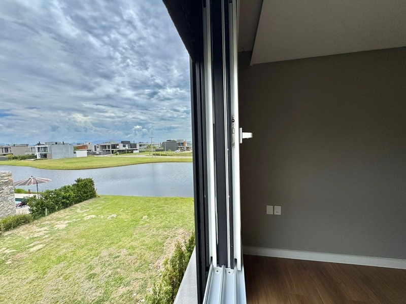 Sobrado beira lago no condomínio Sunset em Xangri-Lá: 46ª foto da galeria de imagens do imóvel