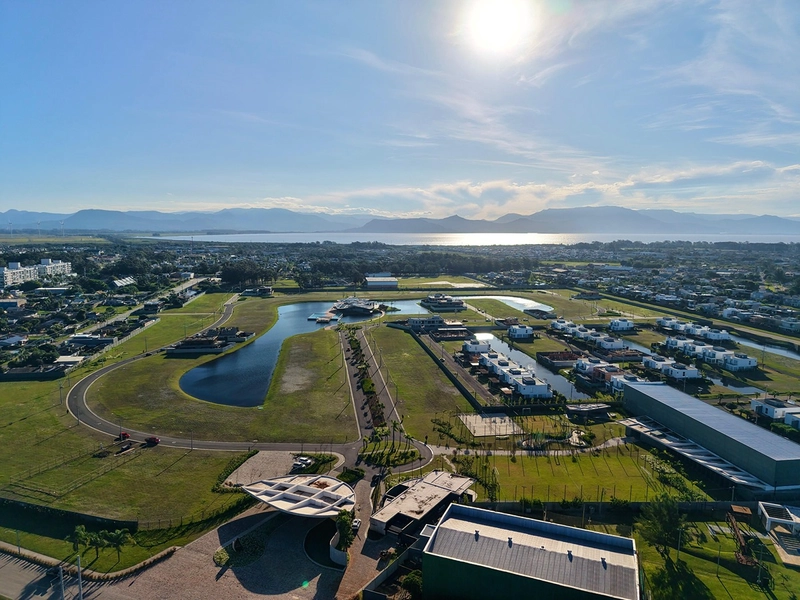 Lote/Terreno beira lago no condomínio Lótus em Atlântida: 11ª foto da galeria de imagens do imóvel