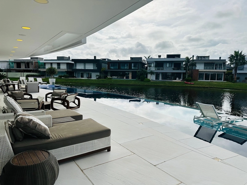 Mansão beira lago no condomínio Enseada Lagos em Xangri-Lá: 28ª foto da galeria de imagens do imóvel