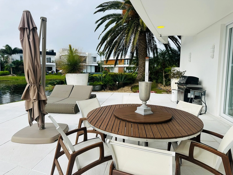 Mansão beira lago no condomínio Enseada Lagos em Xangri-Lá: 27ª foto da galeria de imagens do imóvel