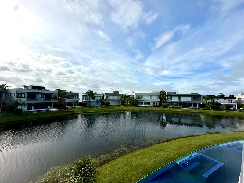 Mansão beira lago no condomínio Enseada Lagos em Xangri-Lá: 32ª foto da galeria de imagens do imóvel