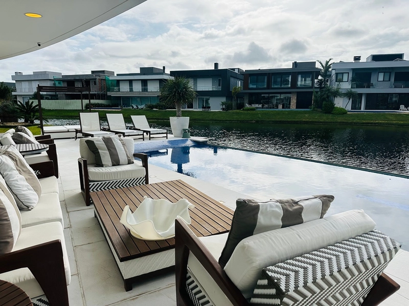 Mansão beira lago no condomínio Enseada Lagos em Xangri-Lá: 26ª foto da galeria de imagens do imóvel