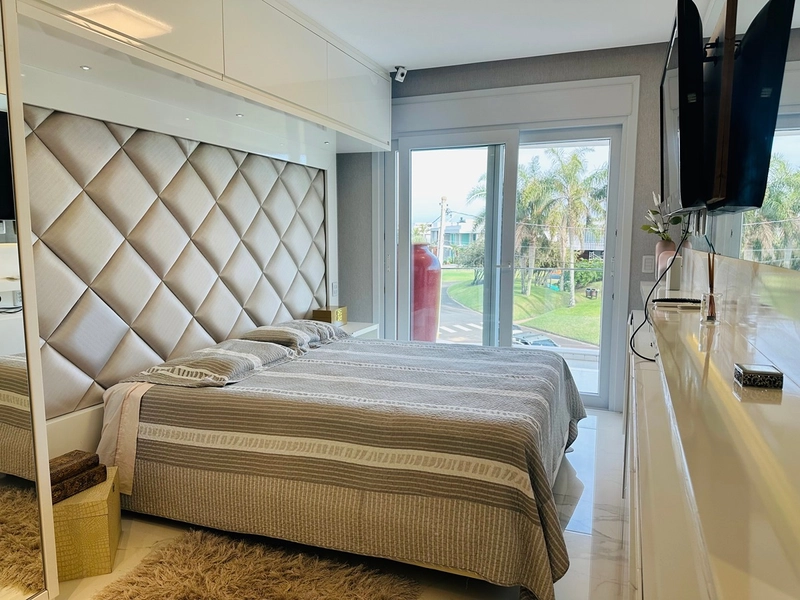 Mansão beira lago no condomínio Enseada Lagos em Xangri-Lá: 51ª foto da galeria de imagens do imóvel