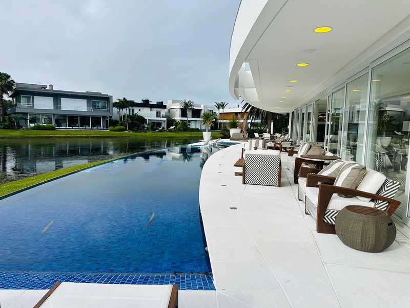 Mansão beira lago no condomínio Enseada Lagos em Xangri-Lá: 31ª foto da galeria de imagens do imóvel