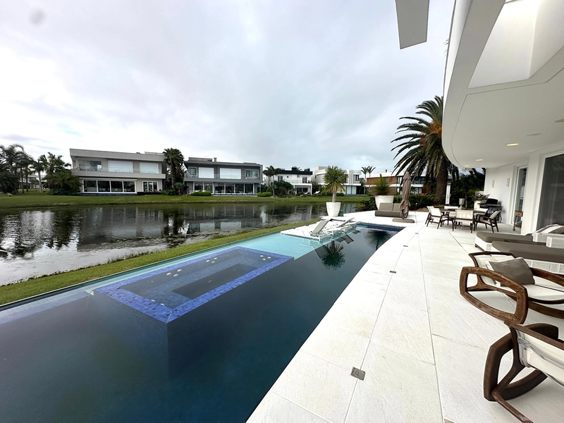 Mansão beira lago no condomínio Enseada Lagos em Xangri-Lá: 30ª foto da galeria de imagens do imóvel