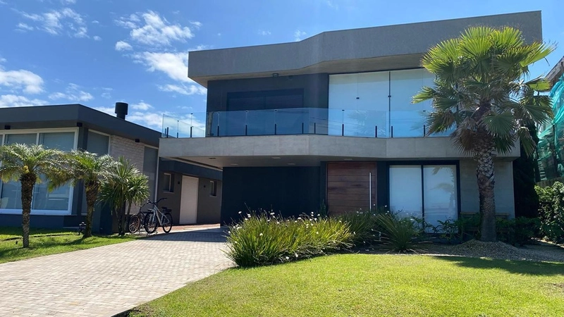 Sobrado à venda no condomínio Costa Serena em Capão da Canoa: 1ª foto da galeria de imagens do imóvel