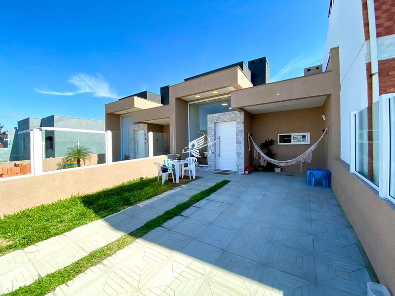 Casa térrea à venda em Capão da Canoa: 1ª foto da galeria de imagens do imóvel