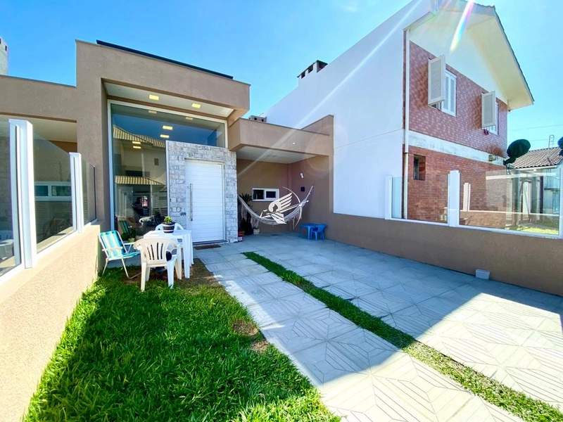 Casa térrea à venda em Capão da Canoa: 2ª foto da galeria de imagens do imóvel