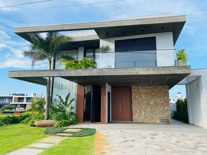 Sobrado beira lago no condomínio Amare Home Resort em Xangri-Lá: 1ª foto da galeria de imagens do imóvel