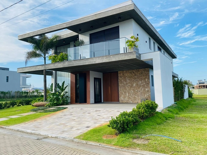 Sobrado beira lago no condomínio Amare Home Resort em Xangri-Lá: 2ª foto da galeria de imagens do imóvel