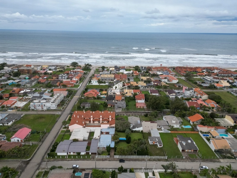 Casa térrea à venda no Centro de Xangri-Lá: 1ª foto da galeria de imagens do imóvel