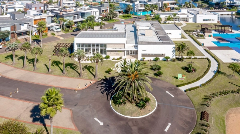 Lote/Terreno à venda no condomínio Malibu Beach Residence: 1ª foto da galeria de imagens do imóvel