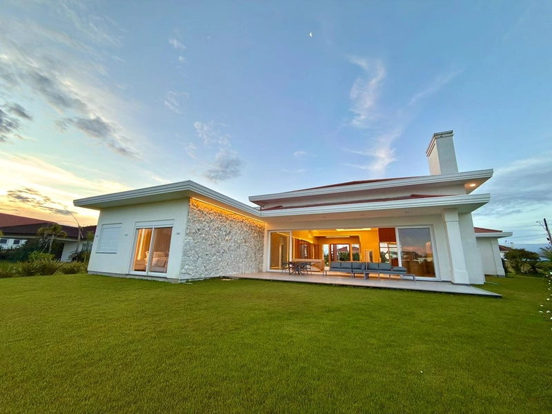 Casa beira lago à venda no condomínio Green Village Golf Club: 3ª foto da galeria de imagens do imóvel