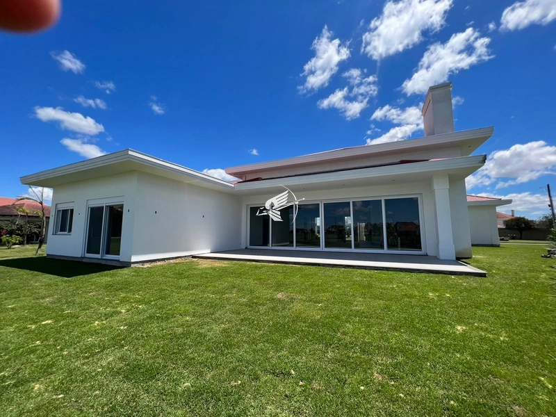 Casa beira lago à venda no condomínio Green Village Golf Club: 4ª foto da galeria de imagens do imóvel