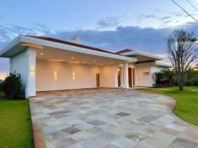 Casa beira lago à venda no condomínio Green Village Golf Club: 2ª foto da galeria de imagens do imóvel