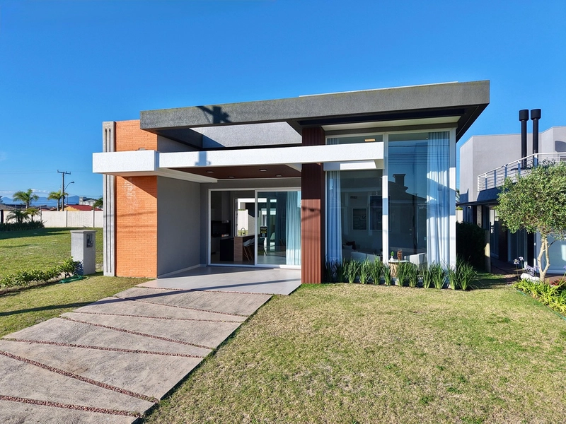 Casa térrea à venda no condomínio Costa Serena em Capão da Canoa: 1ª foto da galeria de imagens do imóvel