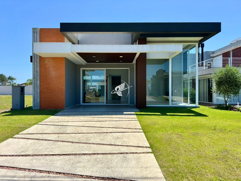Casa térrea à venda no condomínio Costa Serena em Capão da Canoa: 1ª foto da galeria de imagens do imóvel