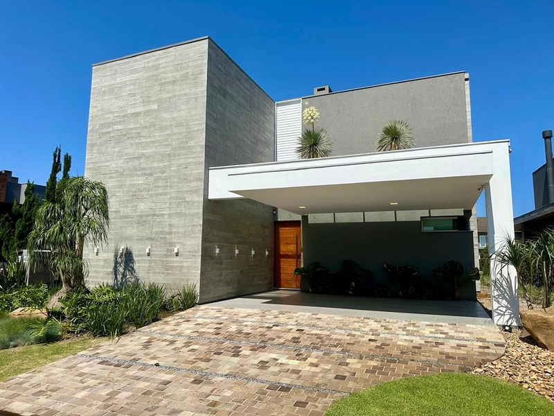 Sobrado beira lago no condomínio Malibu Beach Residence : 2ª foto da galeria de imagens do imóvel