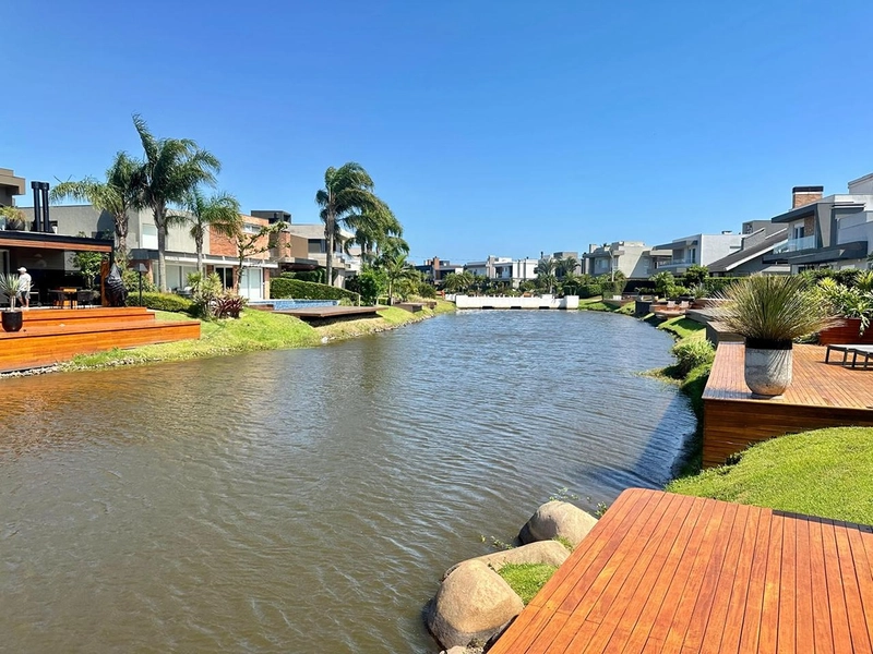 Sobrado beira lago no condomínio Malibu Beach Residence : 20ª foto da galeria de imagens do imóvel