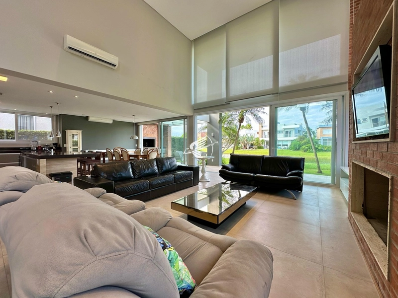 Casa Beira Lago à venda no condomínio Enseada Lagos em Xangri-Lá: 3ª foto da galeria de imagens do imóvel