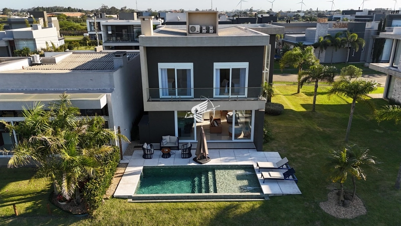 Casa beira lago à venda no condomínio Capão Ilhas Resort: 3ª foto da galeria de imagens do imóvel