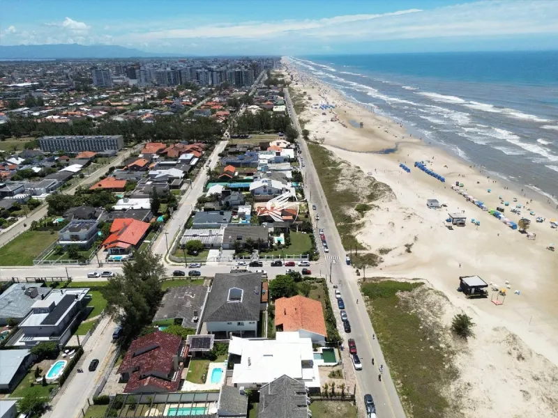 Casa á venda Beira mar em Atlântida: 3ª foto da galeria de imagens do imóvel