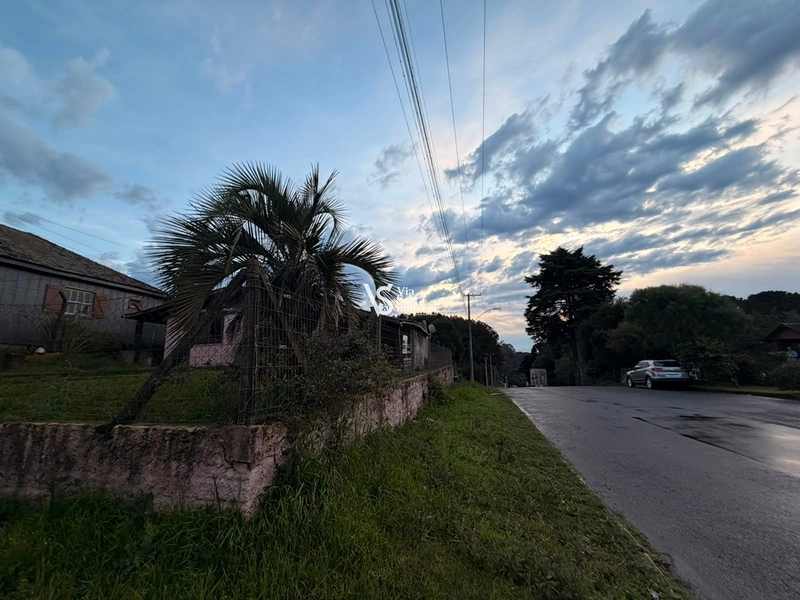 Terreno de Esquina á venda : 1ª foto da galeria de imagens do imóvel