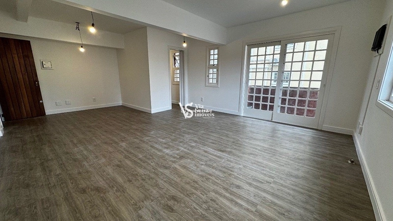 Sala á venda: 1ª foto da galeria de imagens do imóvel