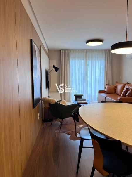 Viver no centro de Canela é diferente. É acordar com a cidade pulsando ao redor, fazer tudo a pé, sentir o charme da Serra Gaúcha todos os dias.: 2ª foto da galeria de imagens do imóvel