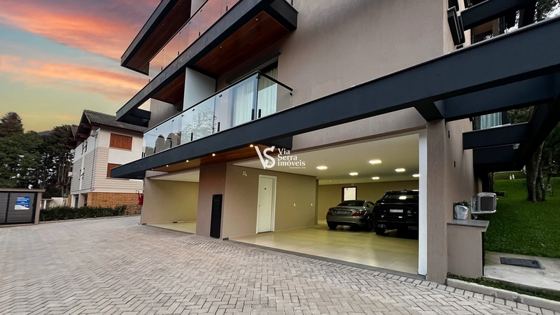 Duplex no Condomínio Laje de Pedra, em Canela: 1ª foto da galeria de imagens do imóvel