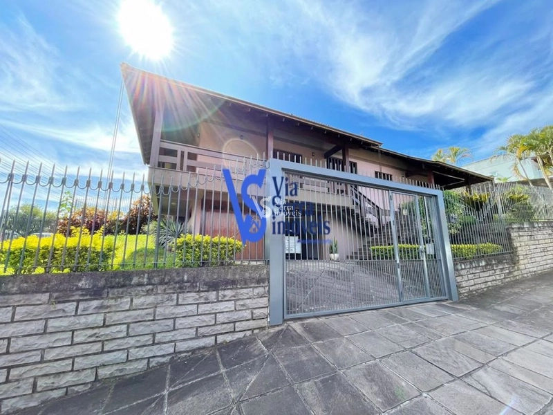 Linda casa  de esquina localizada no Bairro Bom Pastor: 1ª foto da galeria de imagens do imóvel