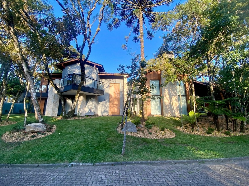 Uma Casa Onde Arquitetura e Natureza se Encontram: 4ª foto da galeria de imagens do imóvel