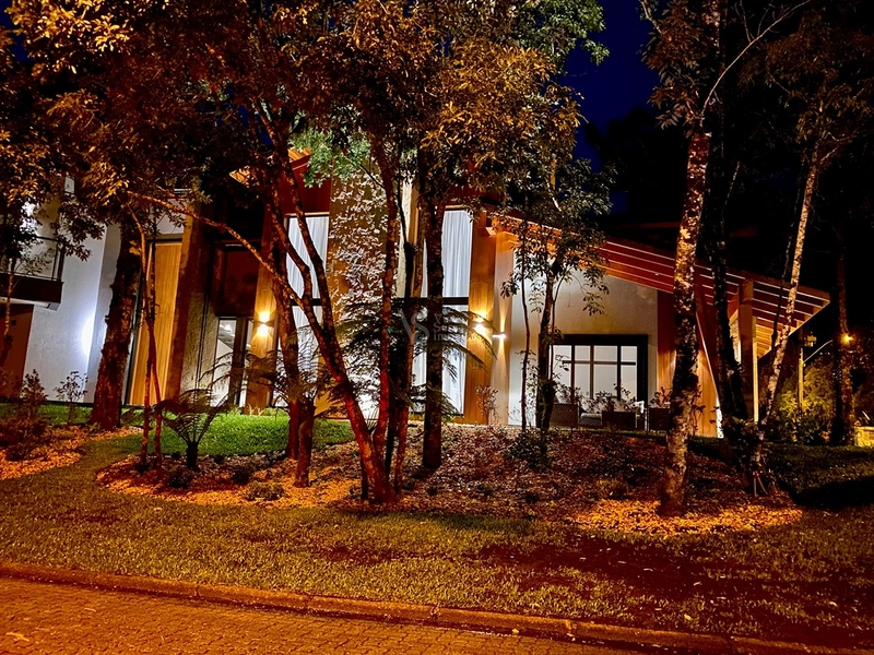 Uma Casa Onde Arquitetura e Natureza se Encontram: 10ª foto da galeria de imagens do imóvel