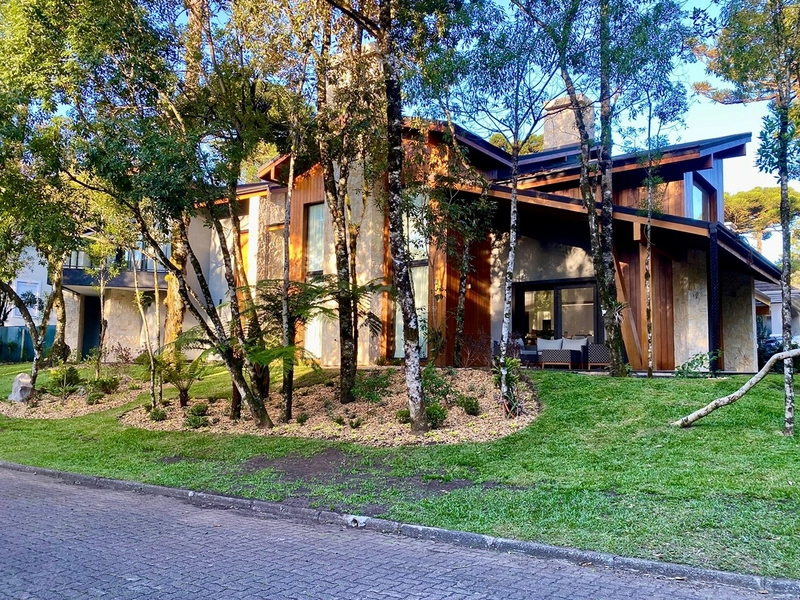 Uma Casa Onde Arquitetura e Natureza se Encontram: 3ª foto da galeria de imagens do imóvel